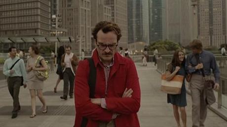 Ella,  metiendo actualizaciones al amor