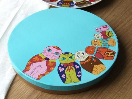 Un plato para tartas muy colorido Un plato para tartas muy colorido