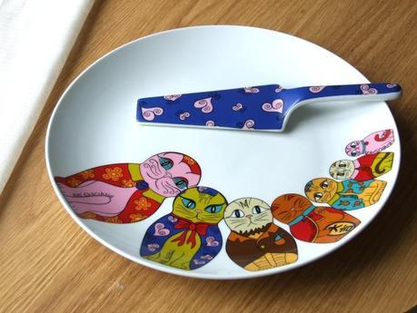 Un plato para tartas muy colorido Un plato para tartas muy colorido