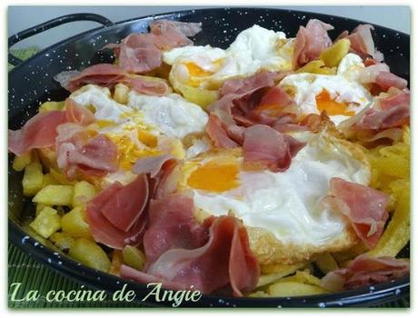 HUEVOS ROTOS CON JAMÓN