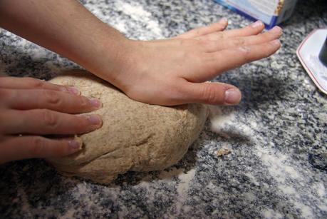 Pan Integral al Tomillo + Tutorial de Amasado