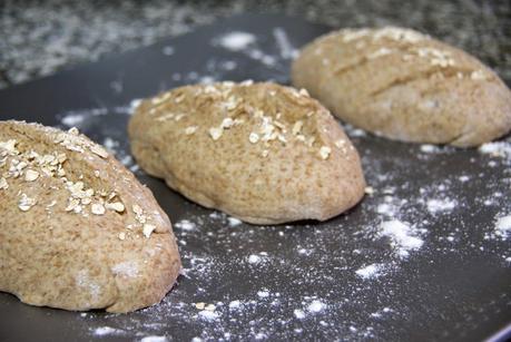 Pan Integral al Tomillo + Tutorial de Amasado