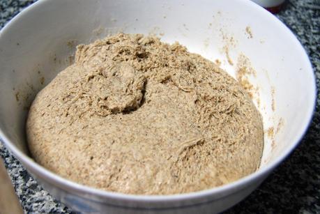 Pan Integral al Tomillo + Tutorial de Amasado