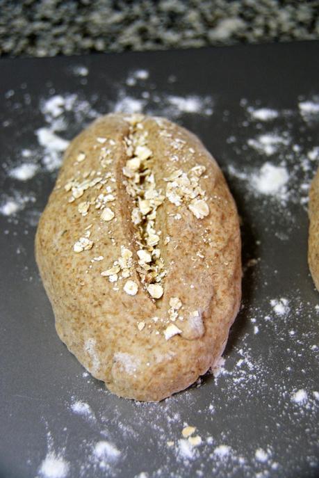 Pan Integral al Tomillo + Tutorial de Amasado