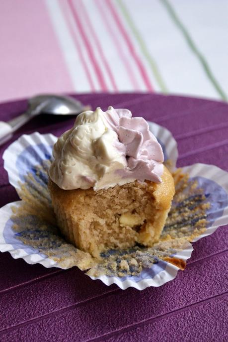 Cupcakes de Violetas y Chocolate Blanco y Mini Tutorial de Decoración Bicolor