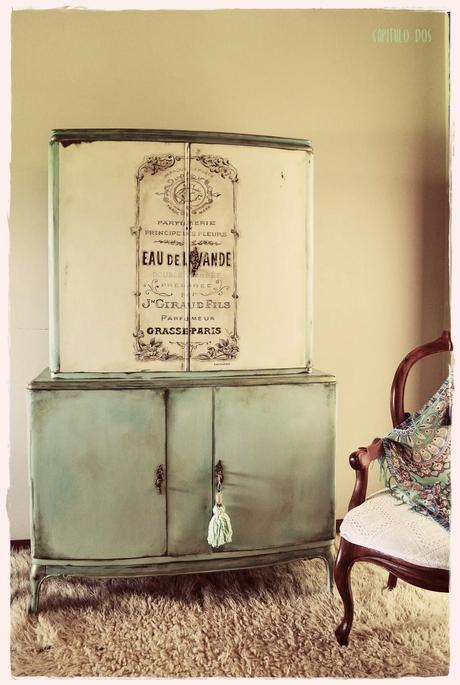 Paso a paso: como pintamos una etiqueta vintage sobre un mueble