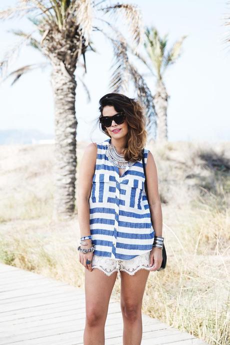 Lace_Shorts-Striped_Top-Silver_Wedges-Chain_Necklace-Outfit-Street_Style-19