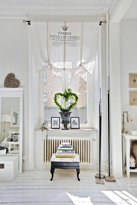 mimbre etc. etc... este piso está lleno de detalles típicos de este estilo de c estilo nórdico country chic estilo decoración femenino romántico Estilo country chic francés estampado de rayas en colores arena estampado Toile de Jouy en blanco y azul decorar con porcelana cerámica y textiles decoración rustico moderno blanco blog decoración de interiores 