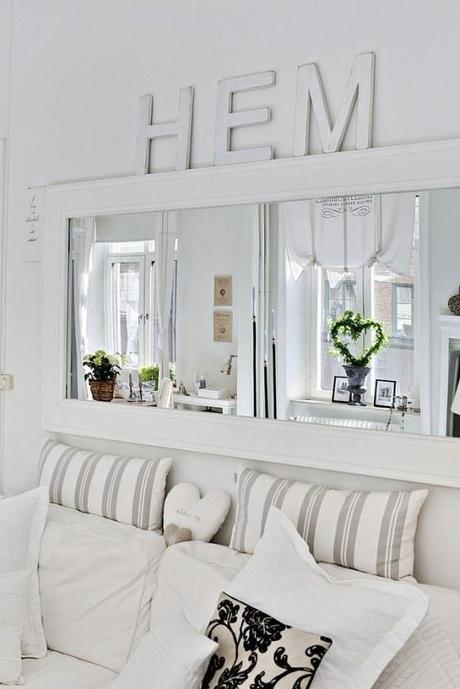 mimbre etc. etc... este piso está lleno de detalles típicos de este estilo de c estilo nórdico country chic estilo decoración femenino romántico Estilo country chic francés estampado de rayas en colores arena estampado Toile de Jouy en blanco y azul decorar con porcelana cerámica y textiles decoración rustico moderno blanco blog decoración de interiores 