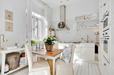 mimbre etc. etc... este piso está lleno de detalles típicos de este estilo de c estilo nórdico country chic estilo decoración femenino romántico Estilo country chic francés estampado de rayas en colores arena estampado Toile de Jouy en blanco y azul decorar con porcelana cerámica y textiles decoración rustico moderno blanco blog decoración de interiores 