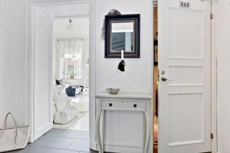 mimbre etc. etc... este piso está lleno de detalles típicos de este estilo de c estilo nórdico country chic estilo decoración femenino romántico Estilo country chic francés estampado de rayas en colores arena estampado Toile de Jouy en blanco y azul decorar con porcelana cerámica y textiles decoración rustico moderno blanco blog decoración de interiores 