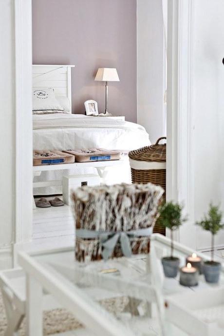 mimbre etc. etc... este piso está lleno de detalles típicos de este estilo de c estilo nórdico country chic estilo decoración femenino romántico Estilo country chic francés estampado de rayas en colores arena estampado Toile de Jouy en blanco y azul decorar con porcelana cerámica y textiles decoración rustico moderno blanco blog decoración de interiores 