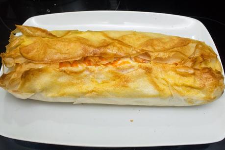 Pastel de quesos, jamón y albaricoques