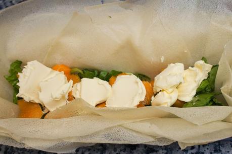 Pastel de quesos, jamón y albaricoques