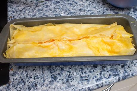 Pastel de quesos, jamón y albaricoques