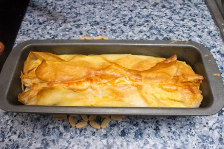 Pastel de quesos, jamón y albaricoques