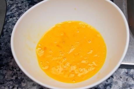 Pastel de quesos, jamón y albaricoques