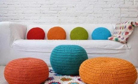 Sofá de verano Sofá con funda neutra y cojines de colores