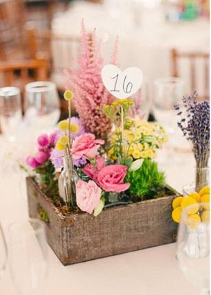 decoracion rustica para bodas centros de mesa con cajas de madera