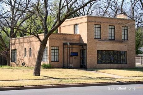 Casa Moderna años 30 en Wichita Falls, Texas - Stran Steel home