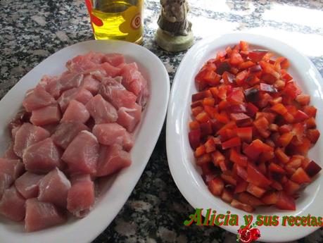 TAQUITOS DE LOMO DE CERDO CON PIMIENTO ROJO