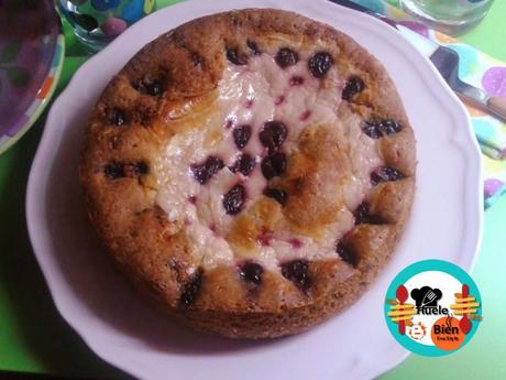 Pastel de cerezas con crema de queso