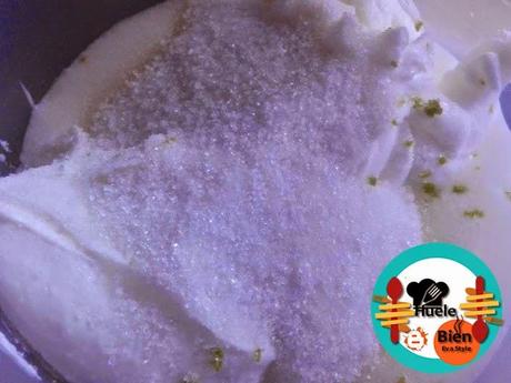 Pastel de cerezas con crema de queso