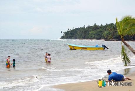 turistas disfrutan las playas de costa rica