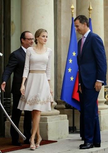 Dña. Letizia llevó la moda española a París con un reconocible Varela