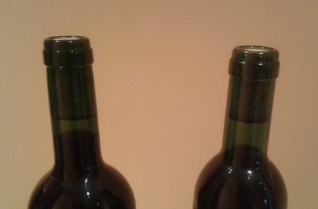 Cuellos de botellas de vino de distintos tamaños cuellos de botellas de vino de distintos tamaños