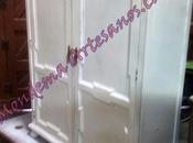 Lacado armario antigüo blanco desgastado