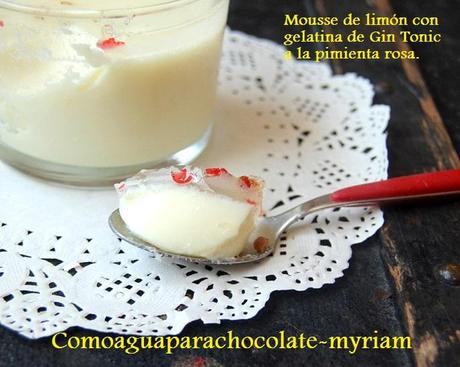 VASITOS DE MOUSSE DE LIMÓN CON GELATINA DE GIN TONIC A LA PIMIENTA ROSA.