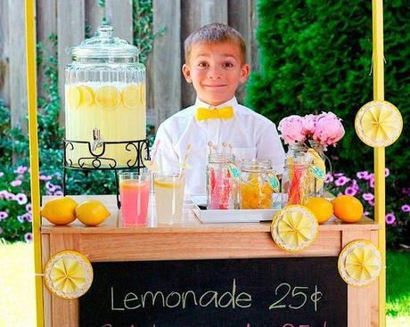 Limonada para fiesta infantil en amarillo