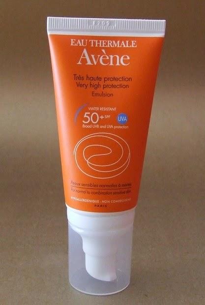 Emulsión SPF50+ de AVÈNE – la mejor protección solar para las pieles sensibles mixtas y grasas