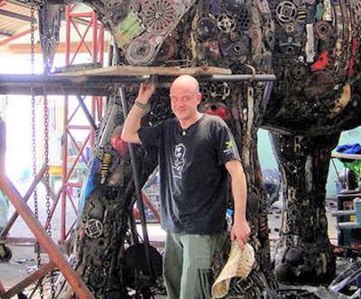 Los dinosaurios reciclados de Tom Samui