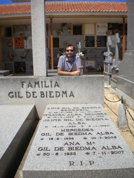 Visita a la tumba de Jaime Gil de Biedma y unos poemas