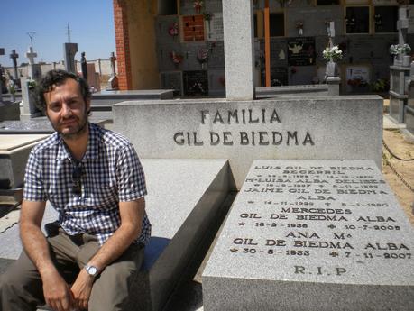 Visita a la tumba de Jaime Gil de Biedma y unos poemas