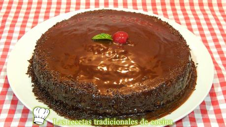 Tarta de bizcocho y chocolate