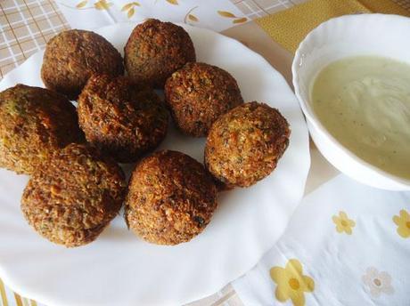 Falafel de lentejas con salsa de mostaza dulce Falafel de lentejas con salsa de mostaza dulce