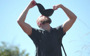 Land-Rover-crea-la-primera-gorra-potabilizadora-de-agua-820x510