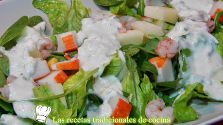 ensalada de marisco con salsa de yogur y menta