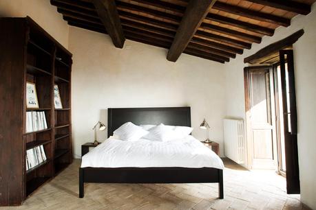 CASA BRAMASOLE ARQUITECTURA TOSCANA E INTERIOR RÚSTICO ESCANDINAVO EN UMBRÍA