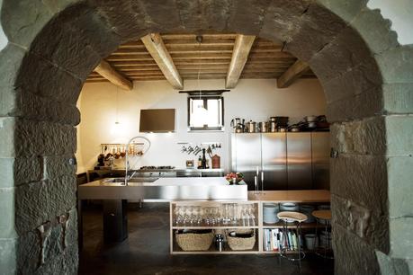 CASA BRAMASOLE ARQUITECTURA TOSCANA E INTERIOR RÚSTICO ESCANDINAVO EN UMBRÍA