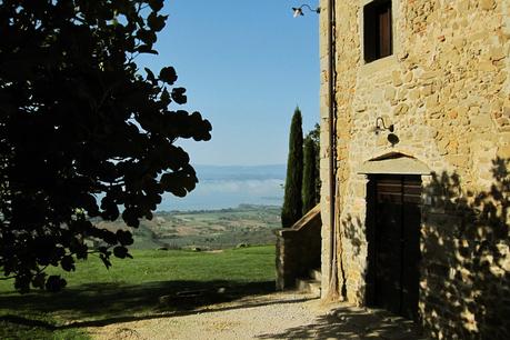 CASA BRAMASOLE ARQUITECTURA TOSCANA E INTERIOR RÚSTICO ESCANDINAVO EN UMBRÍA