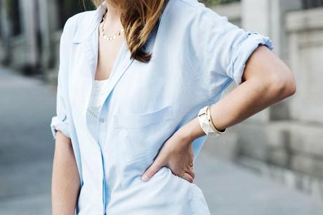 Blue_Shirt-Levis-AStor_Lipstick-Silver_Sandals-Antik_Batik-Street_Style-Outfit-2312