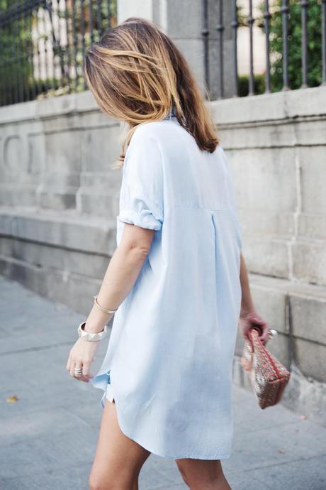 Blue_Shirt-Levis-AStor_Lipstick-Silver_Sandals-Antik_Batik-Street_Style-Outfit-1112