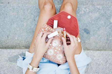 Blue_Shirt-Levis-AStor_Lipstick-Silver_Sandals-Antik_Batik-Street_Style-Outfit-2812