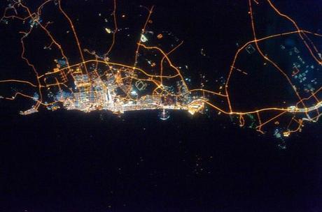 Dubai de noche. www.plataformaurbana.cl
