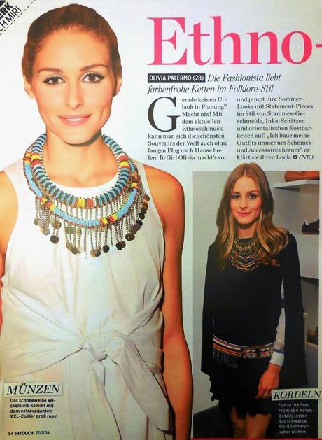 Mirando revistas...