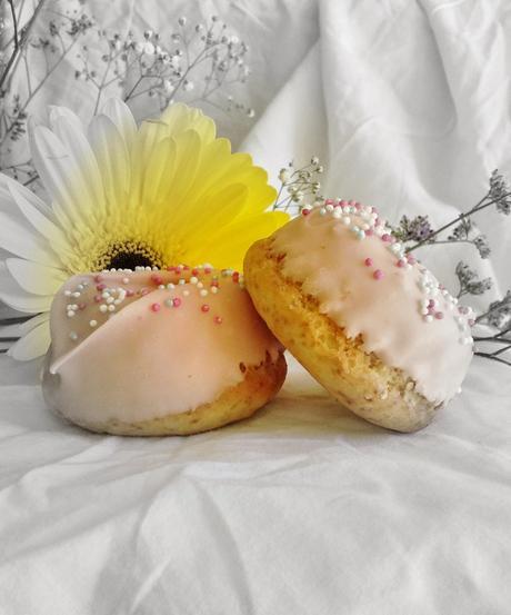 DONUTS HORNEADOS CON CHISPAS DE CHOCOLATE Y COBERTURA DE CANDY MELTS